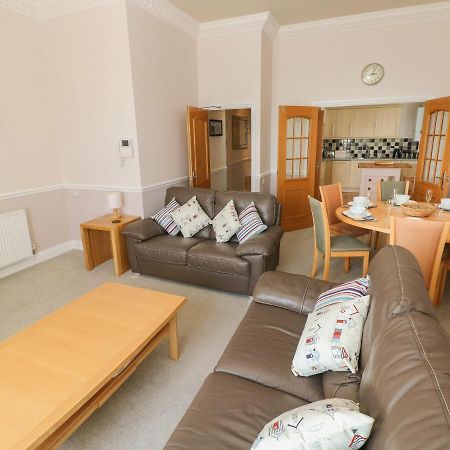 6 South Beach Court Tenby Bagian luar foto