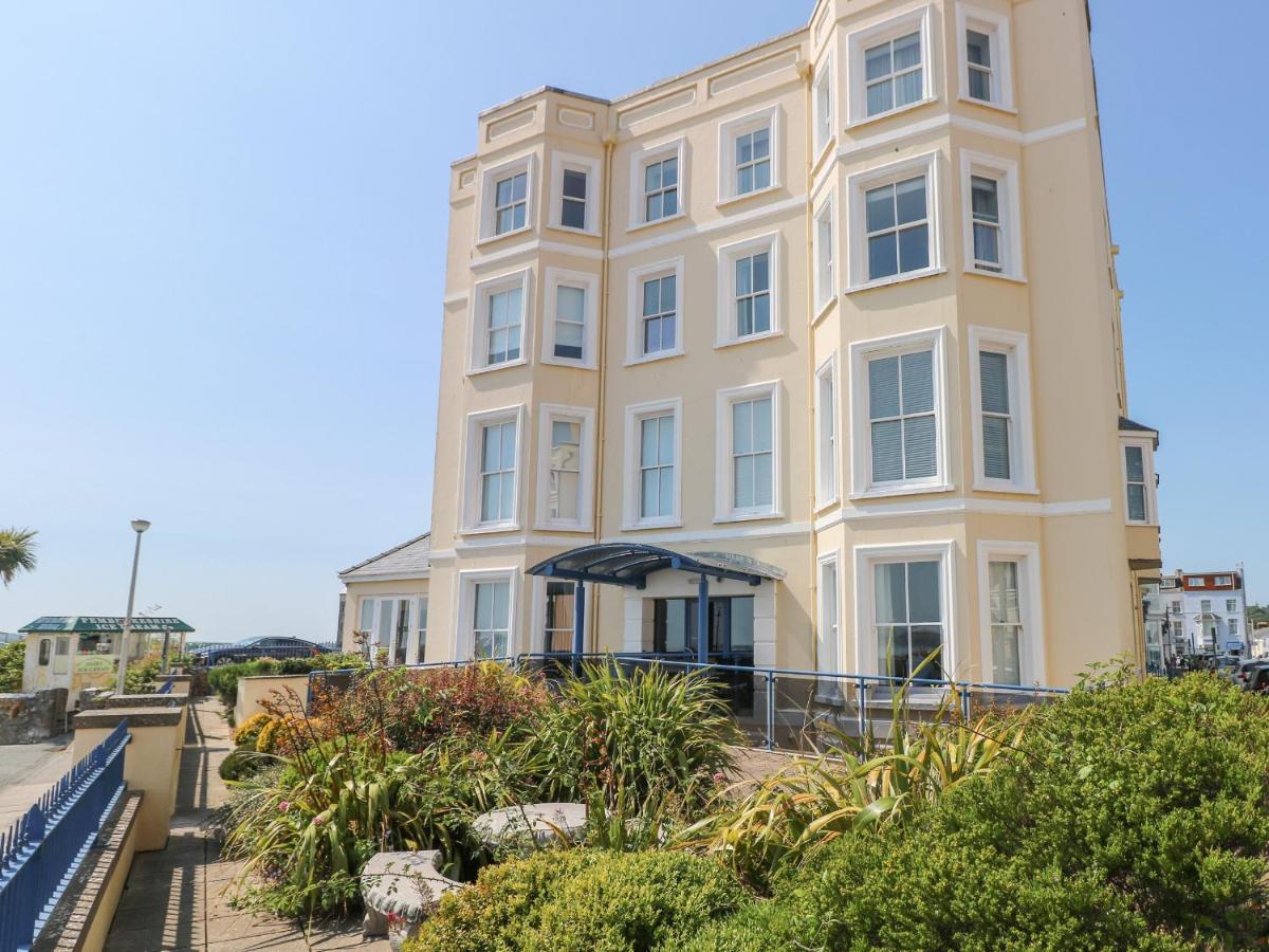 6 South Beach Court Tenby Bagian luar foto