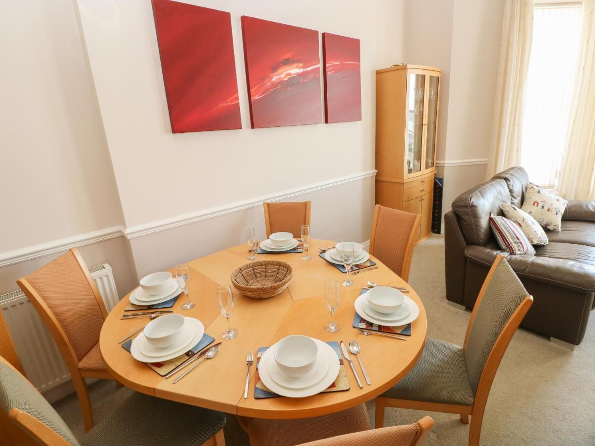 6 South Beach Court Tenby Bagian luar foto
