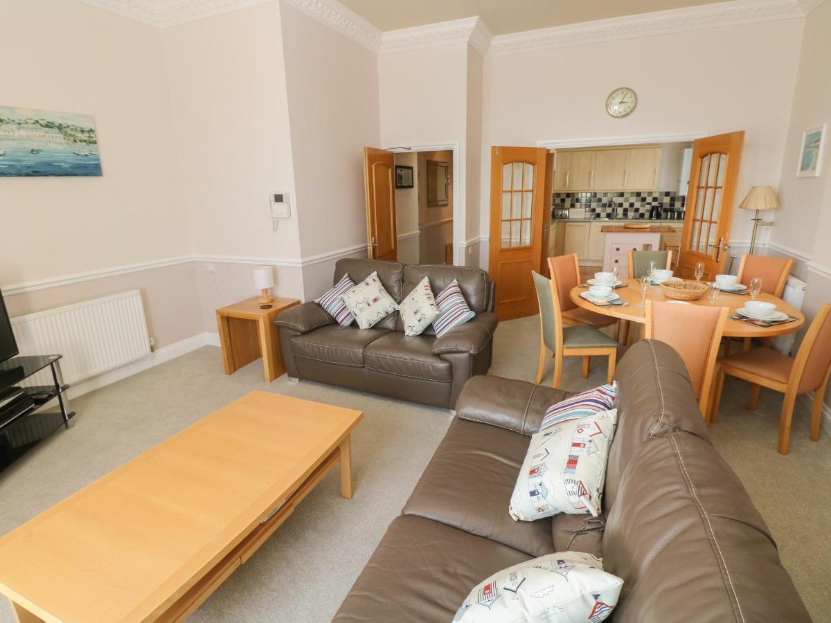 6 South Beach Court Tenby Bagian luar foto
