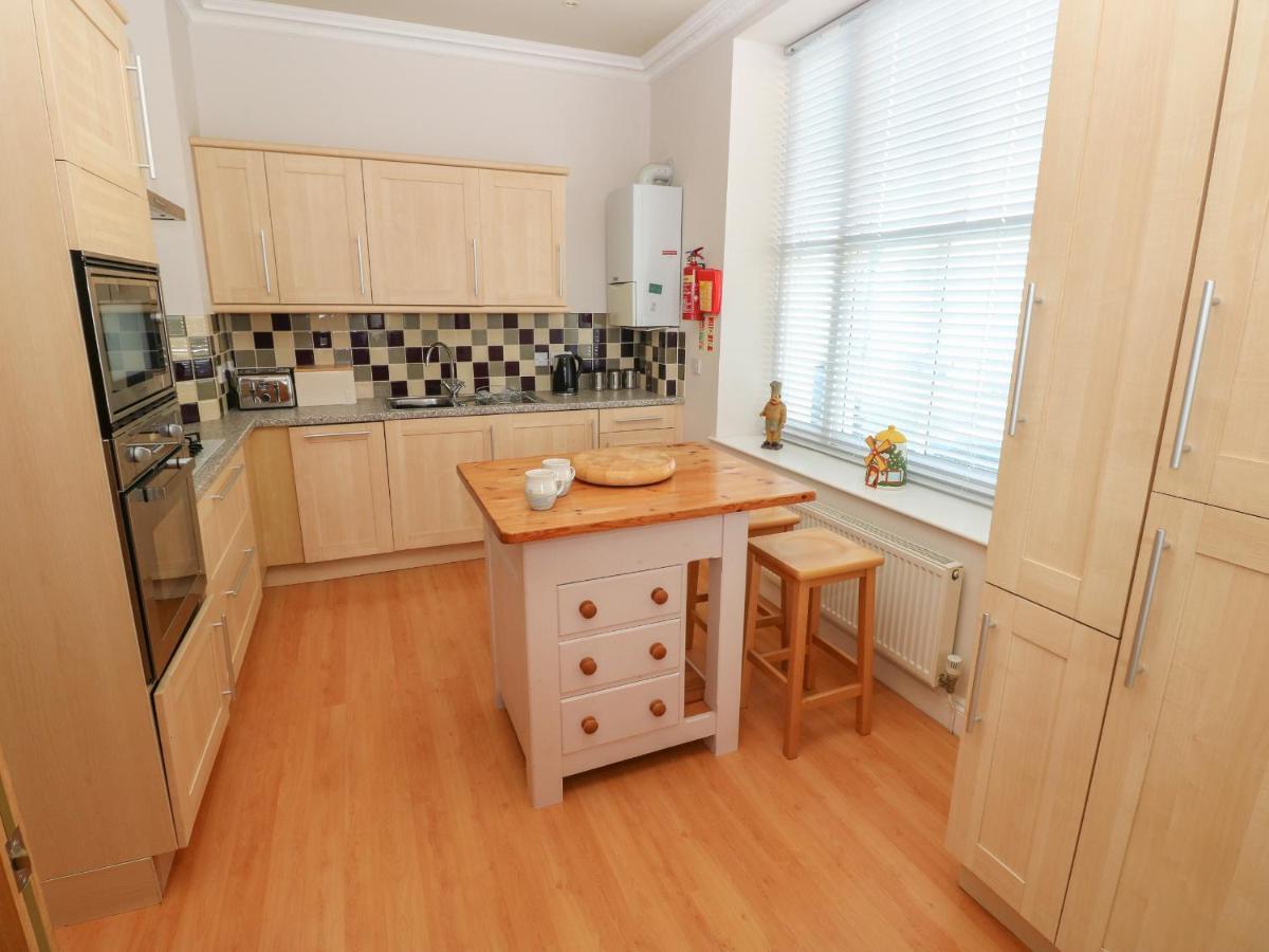 6 South Beach Court Tenby Bagian luar foto