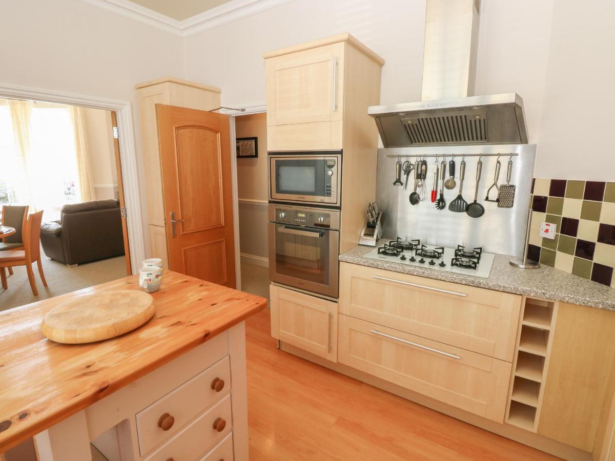 6 South Beach Court Tenby Bagian luar foto