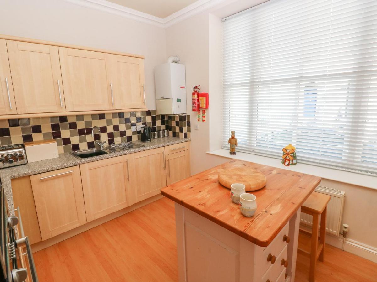 6 South Beach Court Tenby Bagian luar foto