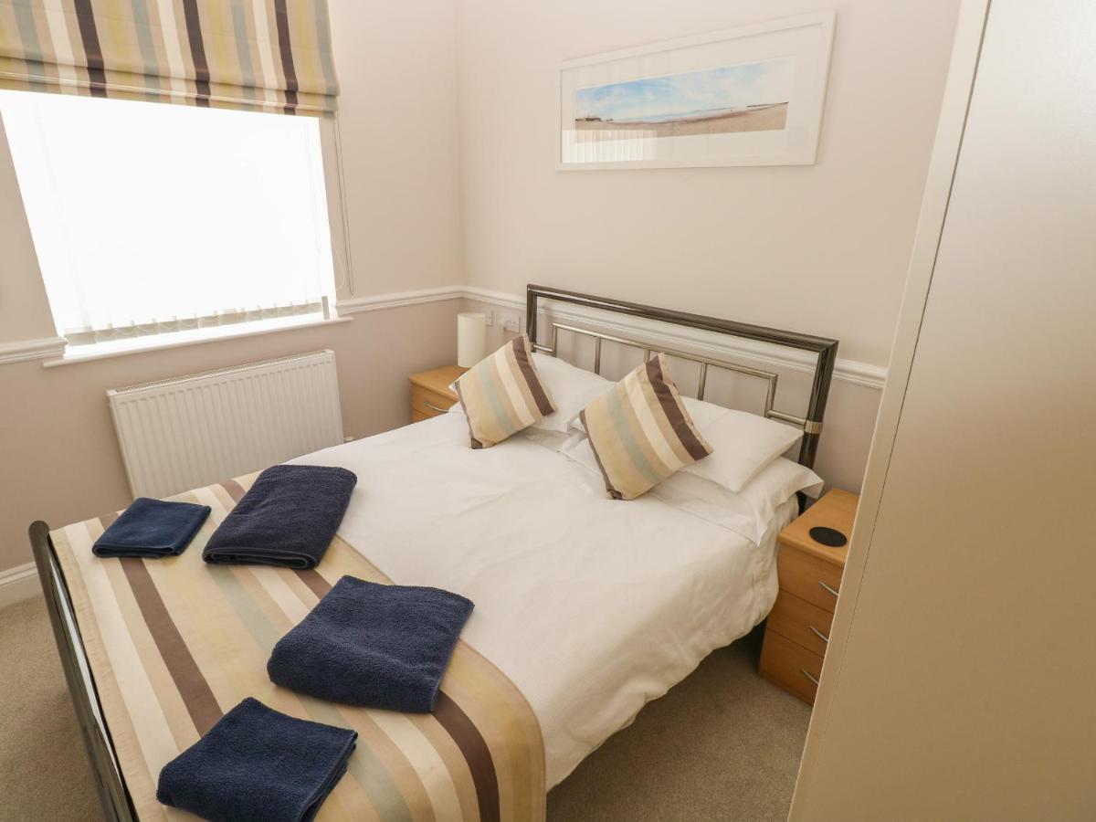 6 South Beach Court Tenby Bagian luar foto