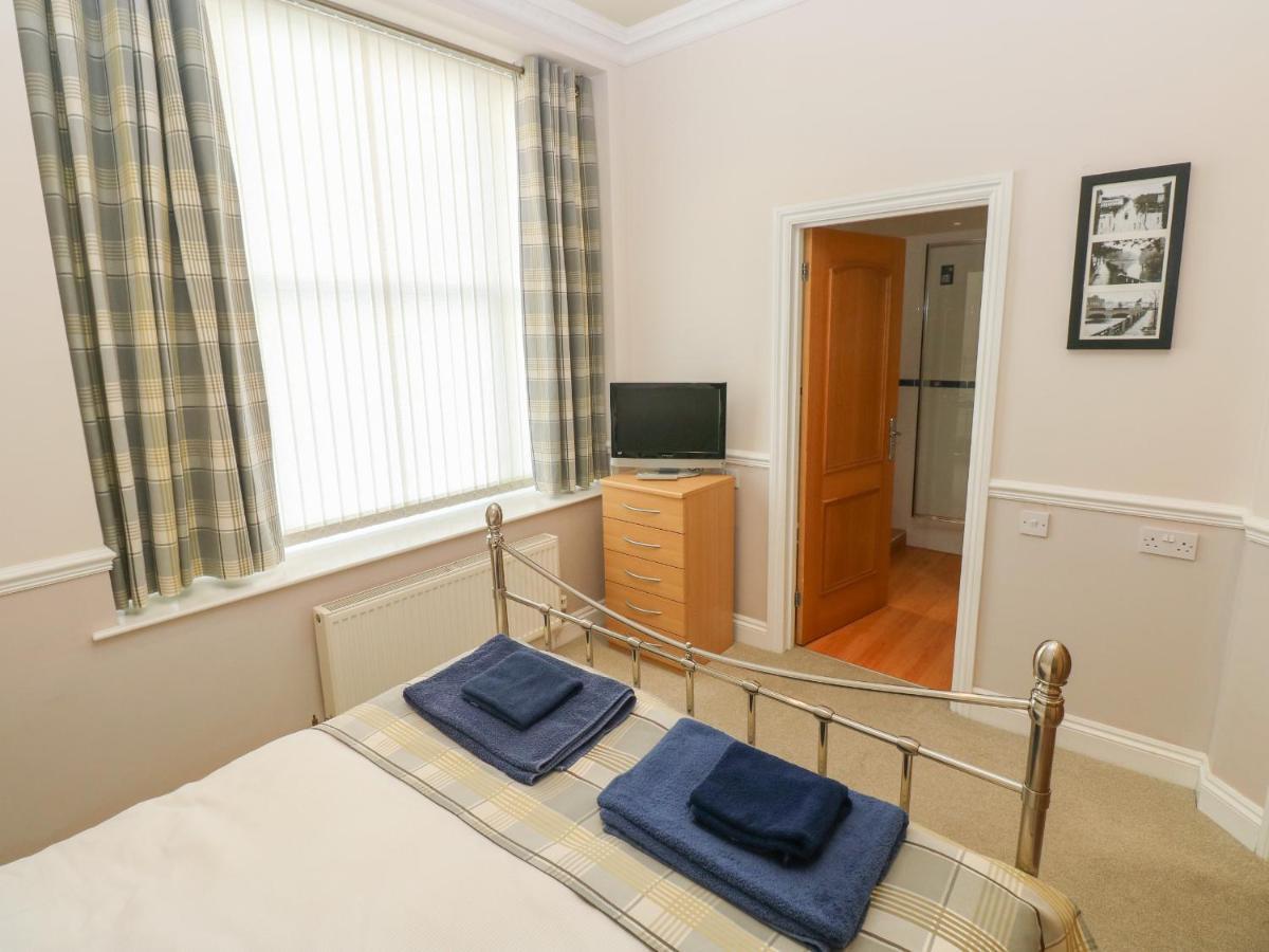 6 South Beach Court Tenby Bagian luar foto